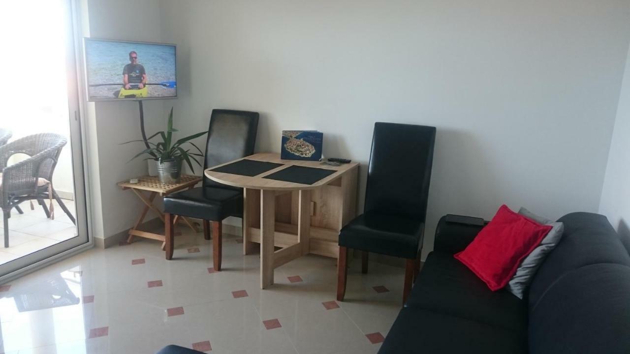 Ela - Sea View Apartman *